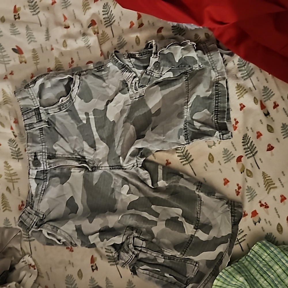 Size 16 small boys Urban Pipeline cargo shorts